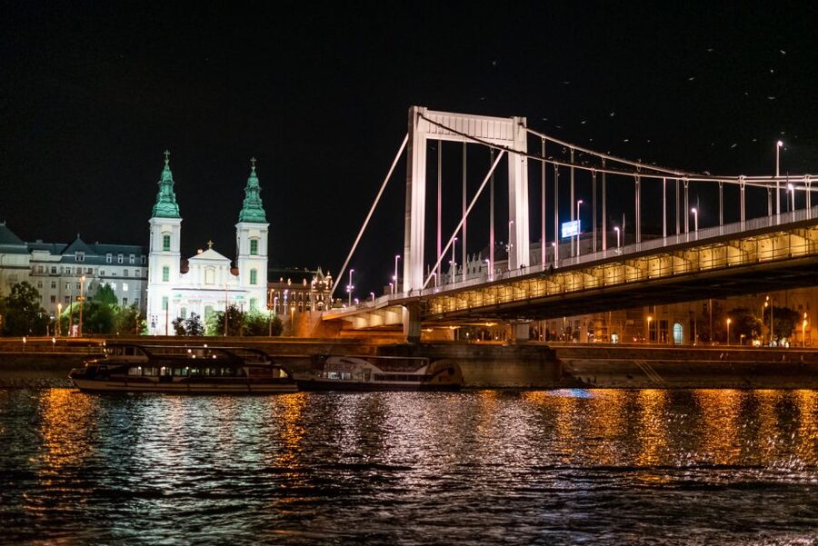 Budapest: Candlelit Dinner River Cruise with Live Music - Should you book this candlelit dinner cruise?