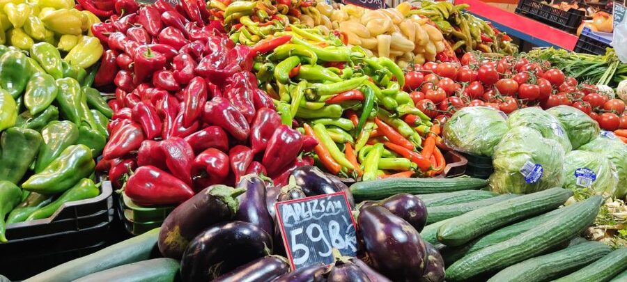 Budapest: Central Market Hall Guided Food Tour with Tastings - Central Market Hall in 40 minutes: what you gain