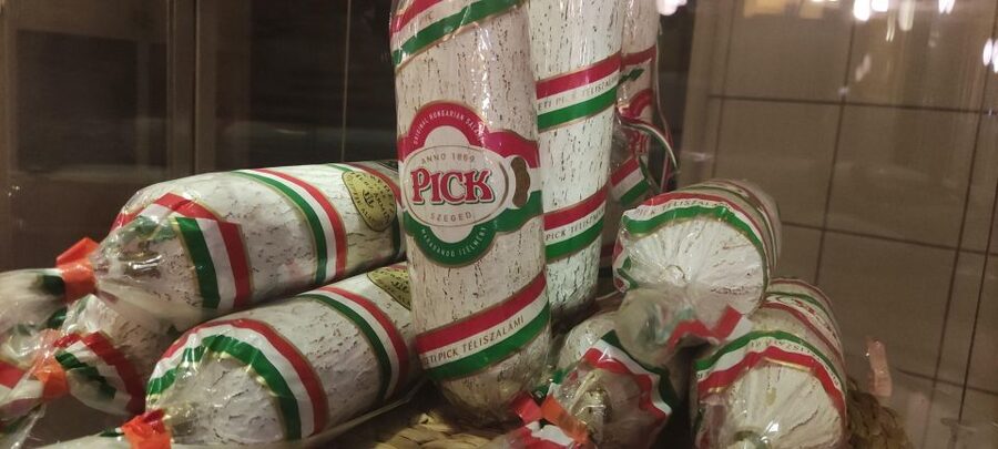 Budapest: Central Market Hall Guided Food Tour with Tastings - Paprika, cheese, and honey: your fastest path to Hungarian flavor