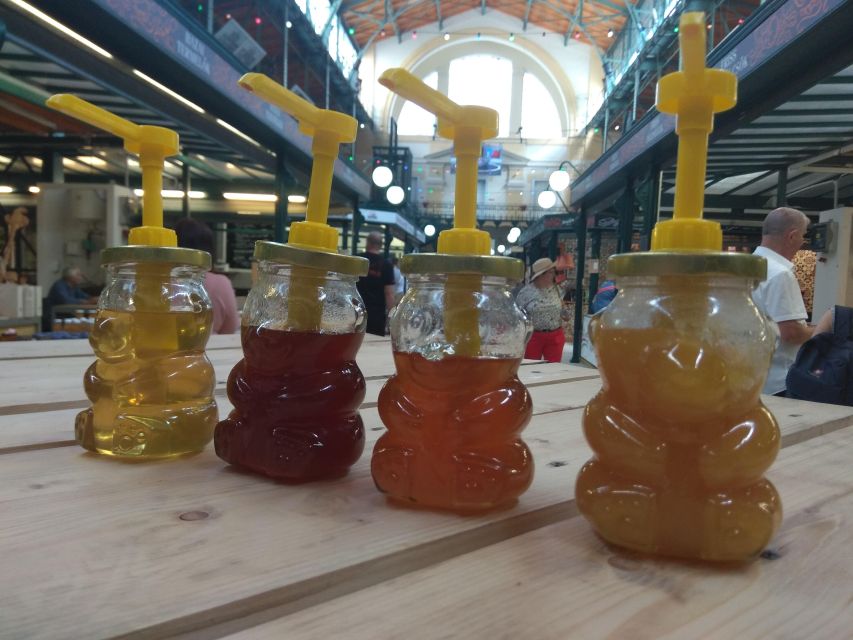 Budapest: Central Market Hall Guided Food Tour with Tastings - Wine regions, pálinka, and fröccs: what to order after