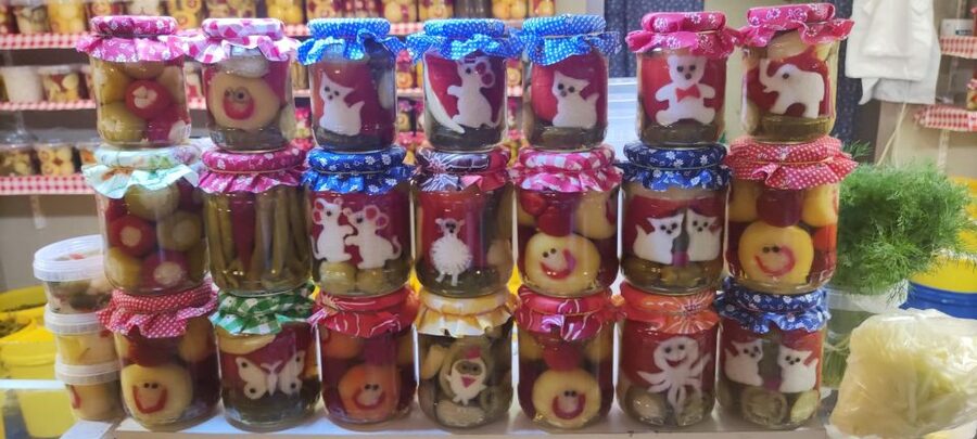 Budapest: Central Market Hall Guided Food Tour with Tastings - Where you meet at Sóház utca 2 and what to look for