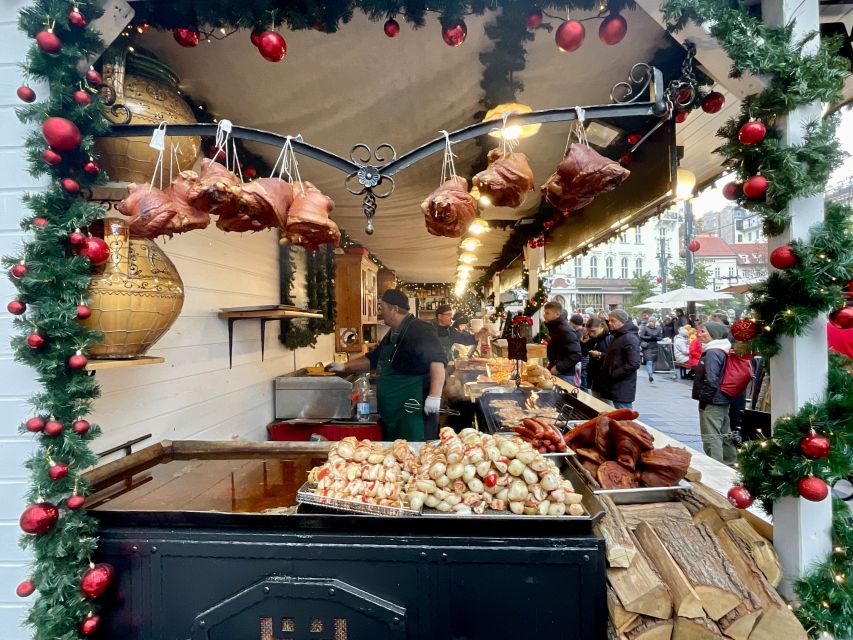 Budapest: Christmas Market Guided Walking Tour with Tastings - Guides bring Budapest into focus with real details