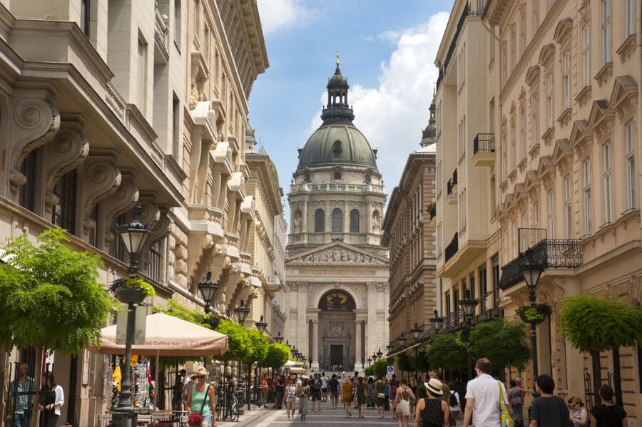 Budapest: City Center Walking Tour - Pesti Vigadó and Vorosmarty Square: the elegant interlude