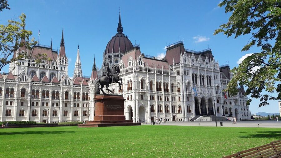 Budapest: City Center Walking Tour - Kossuth Square and the Hungarian Parliament: the big finish with context