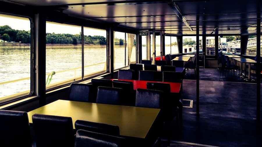 Budapest: City Highlights Cruise with Welcome Drink - Gellért Hill, Gellért Baths, And The University Stretch