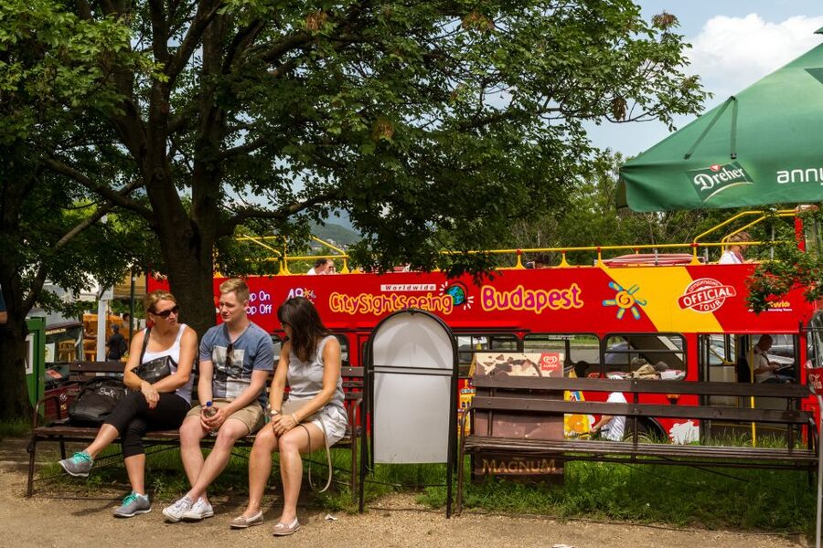 Budapest: City Sightseeing Hop-On Hop-Off Bus Tour & Extras - The walking tour at 11am: what it covers and why it matters