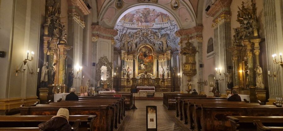 Budapest: Classical Music Concert in St. Michael's Church - Choosing Your Seat: Three Categories, Plus the Real-World Pew Test