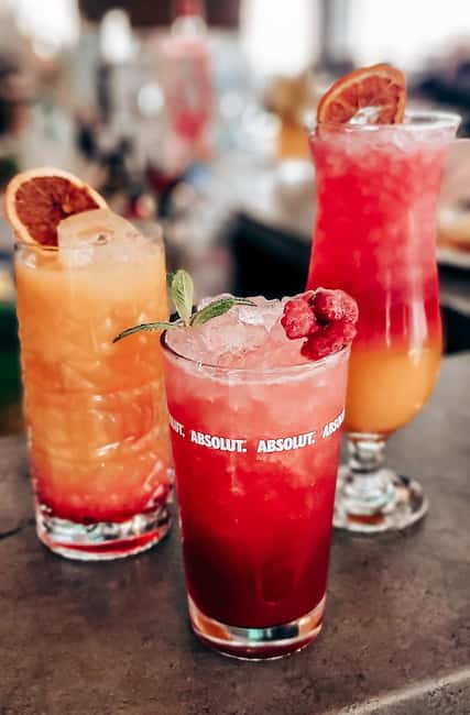 Budapest: Danube Cruise with Folk Dancing and Drinks - Timing and meeting tips that make or break the experience