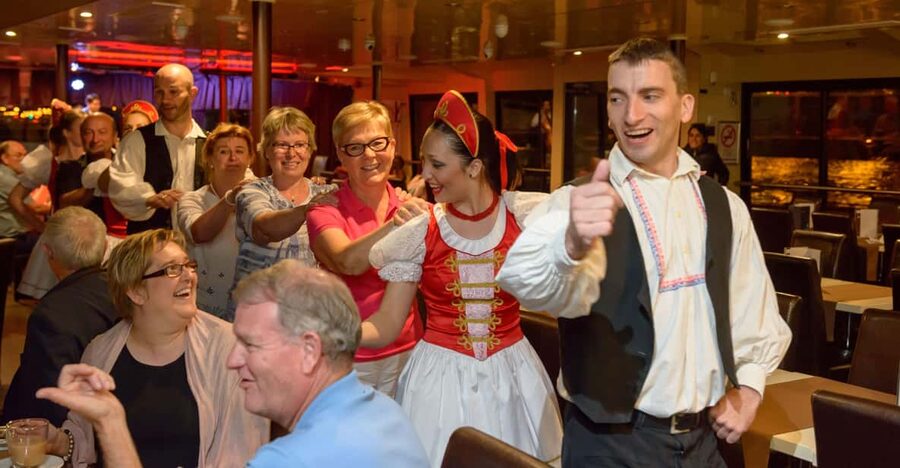 Budapest: Danube Cruise with Folk Dancing and Drinks - Setting expectations for the boat and the show