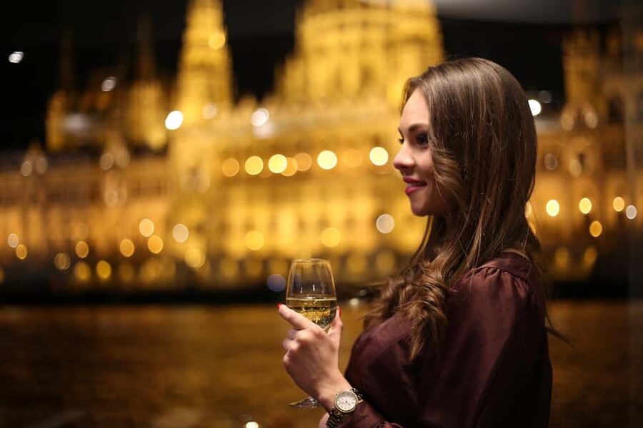 Budapest: Danube Drink and Piano Show - Candlelit Views, Drinks, and the Pace of a Short Cruise