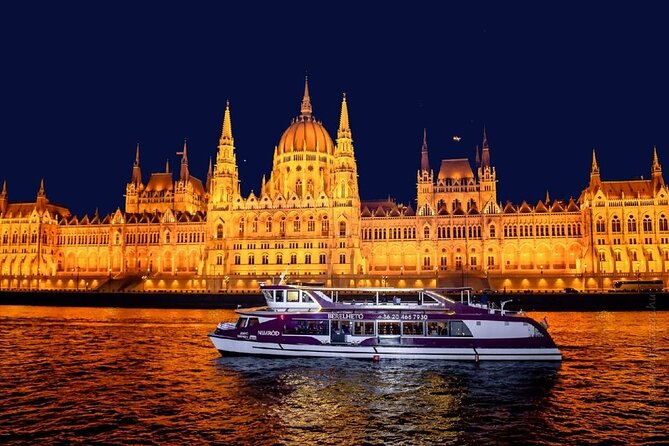 Budapest Danube Pizza Cruise with Welcome Drink - One-hour Danube views, plus pizza and welcome drink