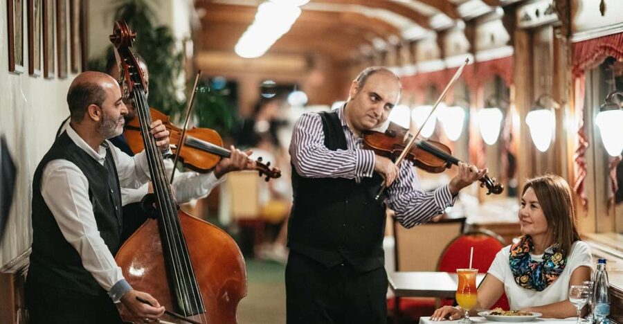 Budapest: Danube River Cruise with Dinner and Prosecco - What You Eat: Goulash Soup and Lángos vs Buffet Dinner