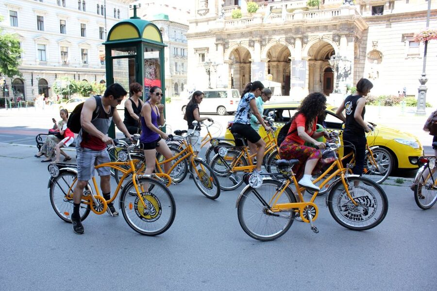 Budapest: Danube River Views Bike Ride - Danube Views by Bike: what this 2.5-hour loop does best