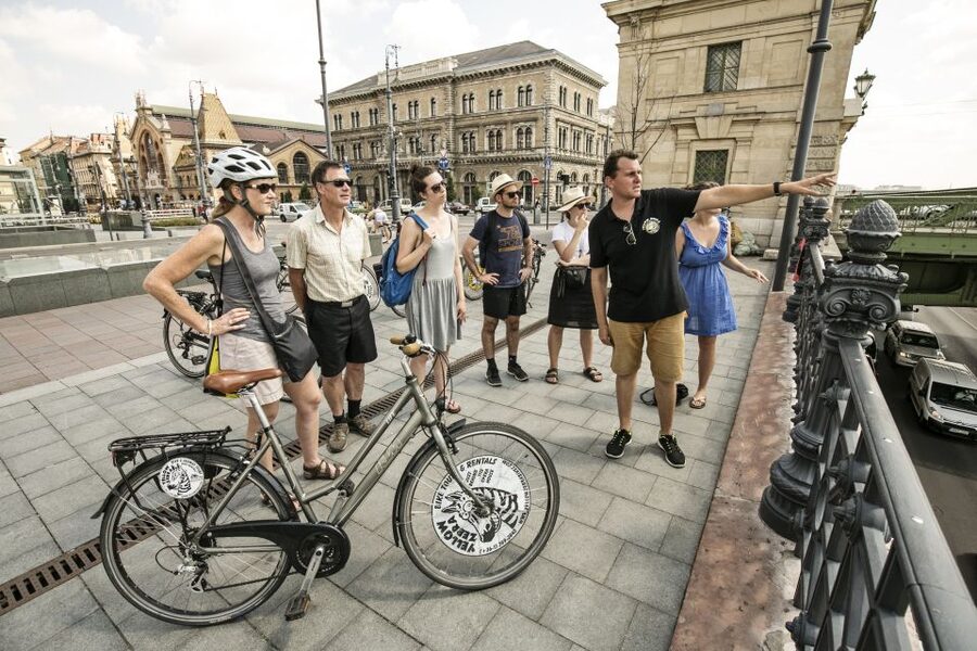 Budapest: Danube River Views Bike Ride - Back to Pest and the Andrássy Avenue finish