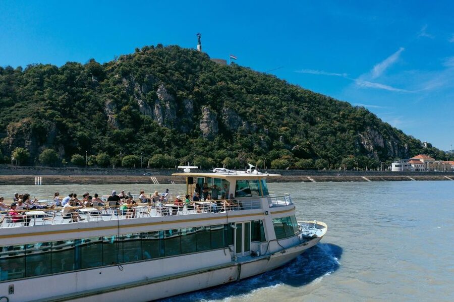 Budapest: Day or Night River Cruise on Panoramic Boat - Outbound views: Chain Bridge, Parliament, and Margaret Island in one sweep