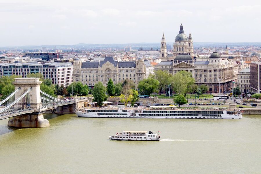 Budapest: Day or Night River Cruise on Panoramic Boat - Return trip: universities and the Central Market Hall area
