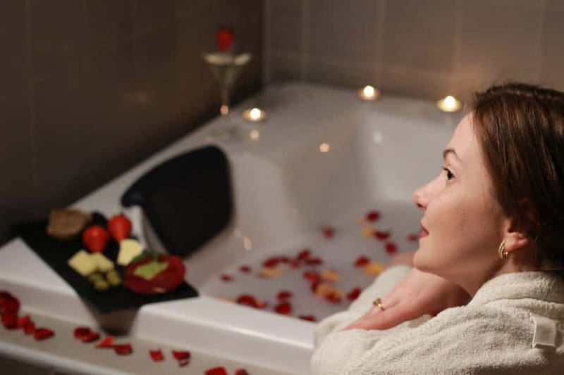 BUDAPEST, Day Spa : Couples Massage with Roses Bubble Bath - FD Fashion & Day Spa: Where the 3-Hour Couples Reset Starts