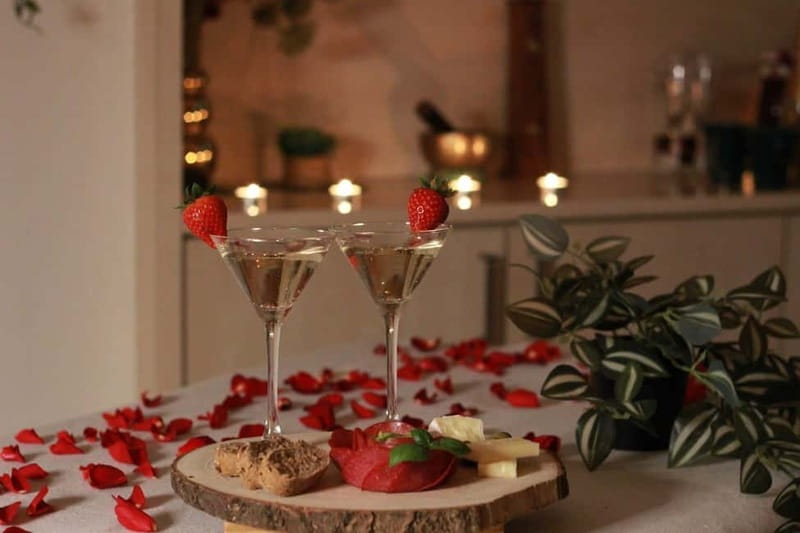 BUDAPEST, Day Spa : Couples Massage with Roses Bubble Bath - Palo Santo Cleansing Ritual and the 15-Minute Tea Break