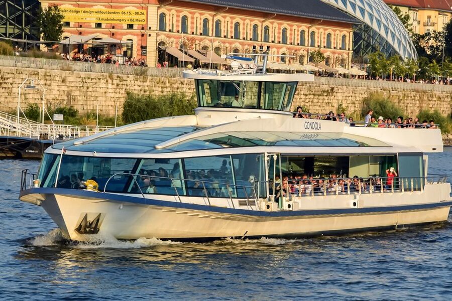Budapest: Daytime Sightseeing Boat Cruise - Why this 70-minute daytime Danube cruise is such an efficient Budapest plan