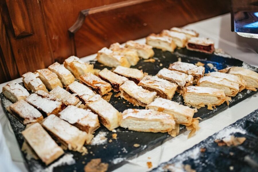Budapest: Dinner Cruise with Live Music and Folk Dance Show - Hungarian Buffet Dinner: What’s Served and How to Plan Your Plate