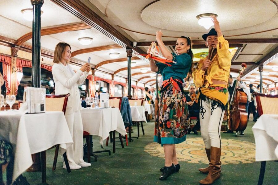Budapest: Dinner Cruise with Live Music and Folk Dance Show - Who This Cruise Suits Best (And Who Might Prefer Something Else)