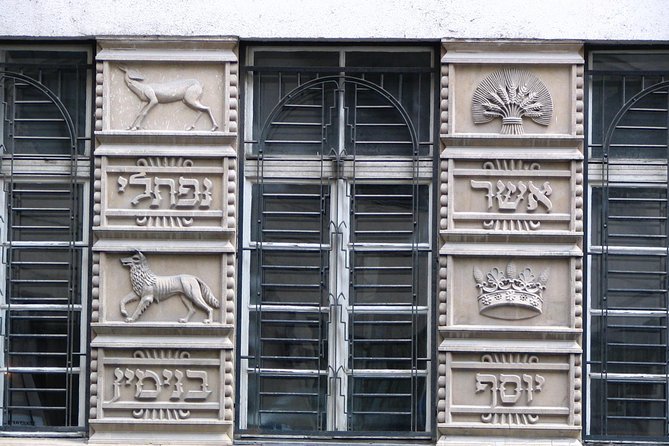 Budapest Dohany, Heroes', Rumbach synagogues & Jewish Ghetto Tour - Carl Lutz memorial and the Spinoza theater stop