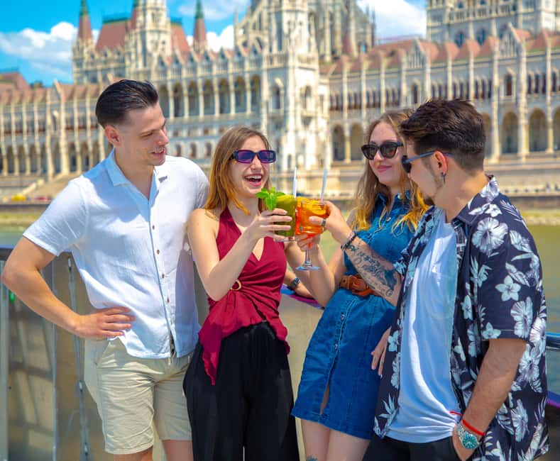Budapest: Downtown Budapest Cocktail Cruise - Cocktails included, and how the service style affects your night