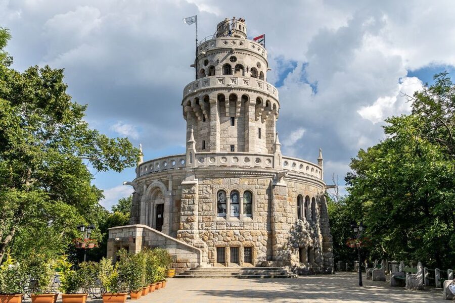 Budapest: Elisabeth Tower Visit by Chairlift & Transport - The uphill walk to Elisabeth Lookout Tower, what to expect