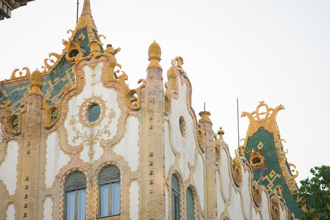 Budapest Essential Walk&Food tasting - Szabadság tér, Soviet-era memory, and a real food break