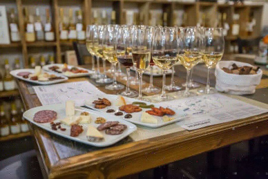 Budapest: Essentials of Hungarian Wine Tasting Class - The 2-hour rhythm: aperitif first, then reds and whites, ending with Tokaj aszú