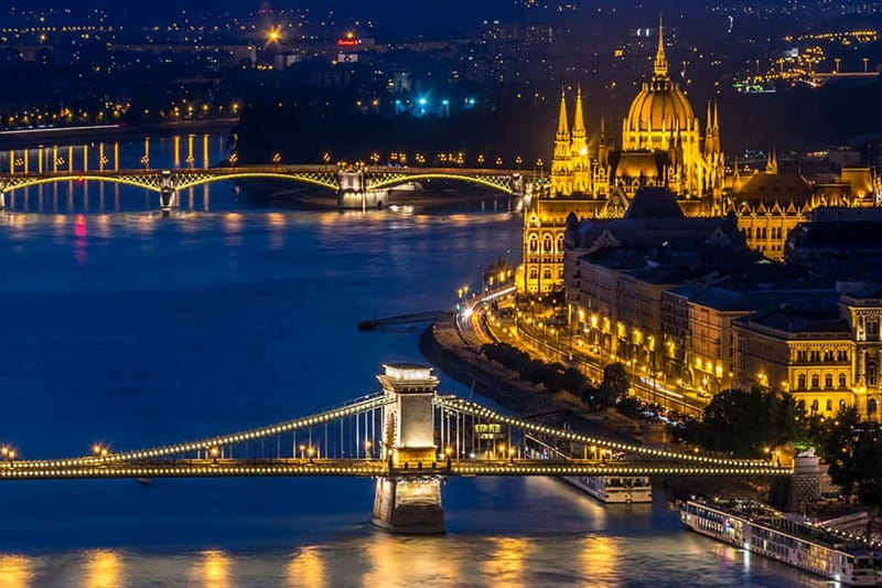 Budapest: Evening Castle Hill Tour with Fishermen's Bastion - Getting there: meeting at St Anne’s Church, then van up the hill
