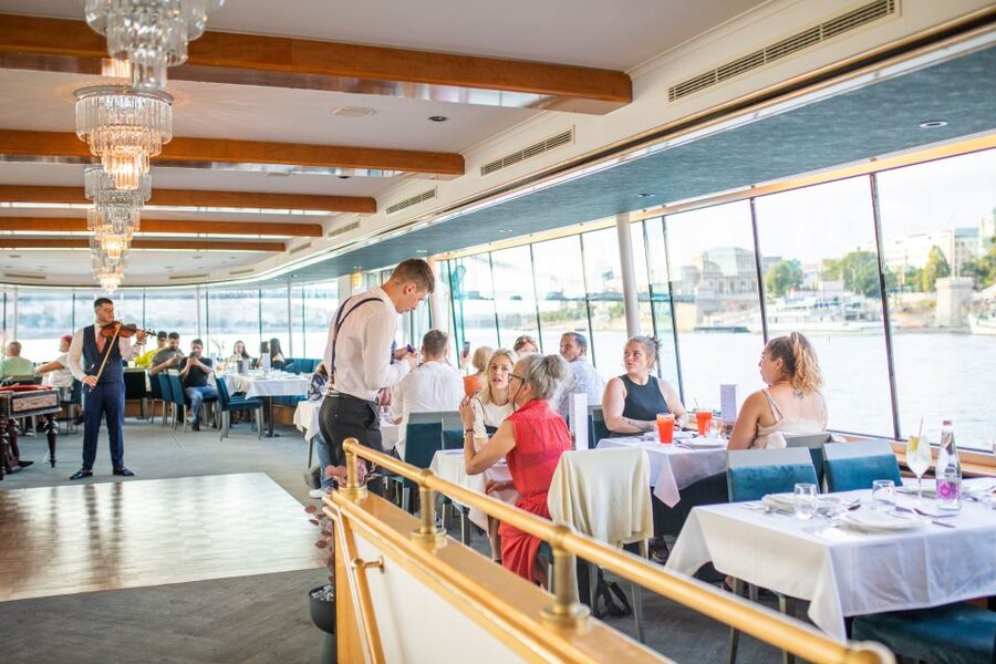 Budapest: Evening Cruise and Dinner with Welcome Drink - Pricing that makes sense for what you get