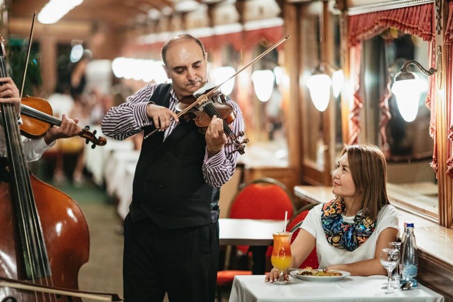 Budapest: Evening Cruise including Drinks and Live Music - Meeting at Akadémia 2 Ponton, and Getting On Fast
