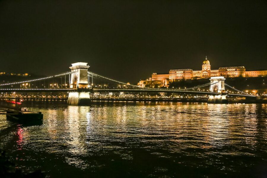 Budapest: Evening Cruise including Drinks and Live Music - What You See at Each Stop, and How to Use the Time