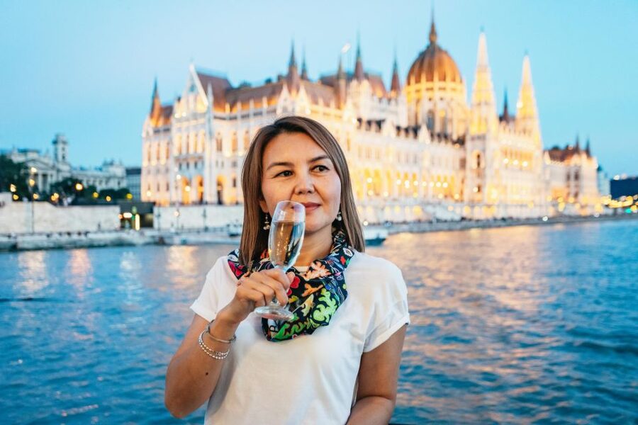 Budapest: Evening Cruise including Drinks and Live Music - The Best Time to Choose: 90 Minutes That Actually Work