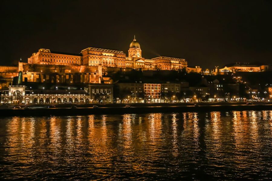 Budapest: Evening Cruise including Drinks and Live Music - Who This Cruise Fits Best (and Who Should Skip It)
