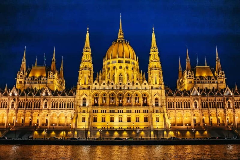 Budapest: Evening Cruise with 4-Course Dinner - Practical tips to get the best night possible