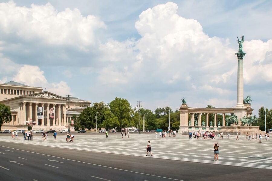 Budapest: Floating Bus Tour by Land and Water - On-board comfort: air conditioning, headphones, and a live guide