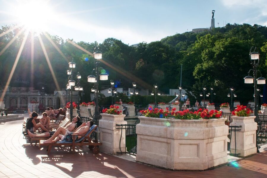 Budapest: Full-Day Gellért Spa Ticket - Your Time Plan Inside: From Lockers to Heat-Room Rhythm