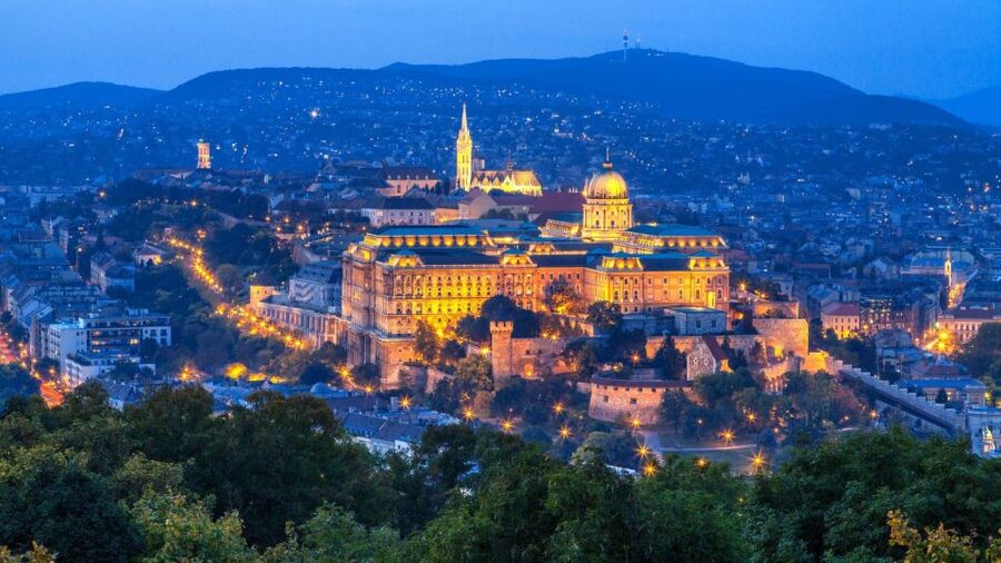 Budapest Full-Day Private Guide Services - How the Guide Turns Sights Into Stories You Can Use