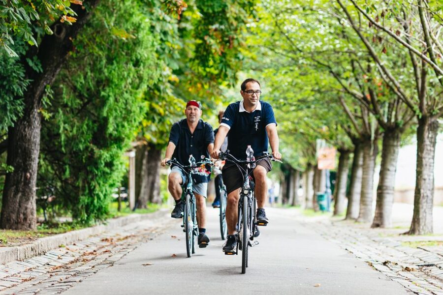 Budapest: Grand Sightseeing Bike Tour - Pacing, hills, and keeping it comfortable