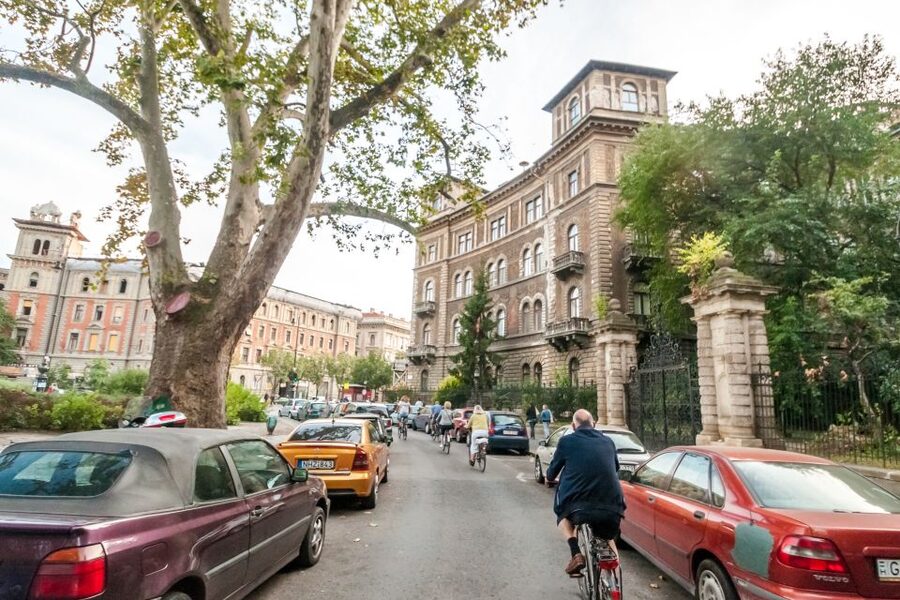 Budapest: Guided City Discovery Bike Tour - Heroes’ Square and the Walk Through City Park (Városliget)