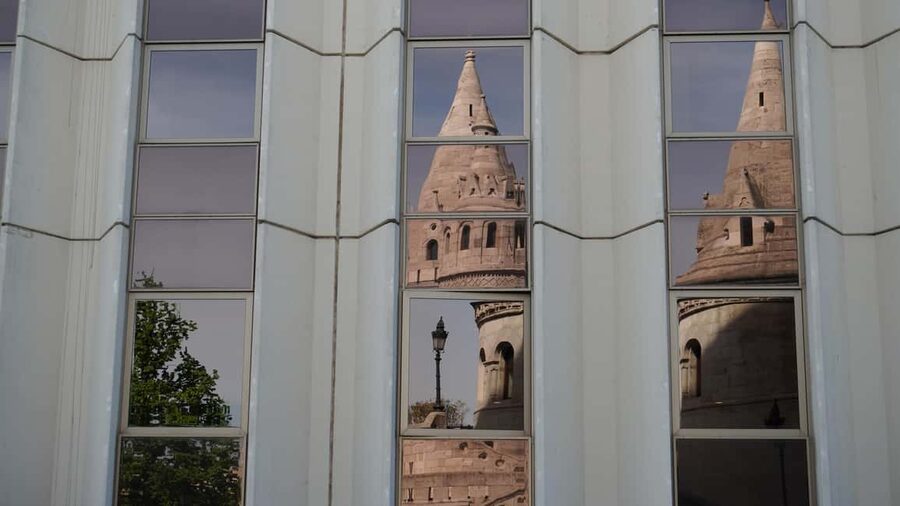 Budapest: Guided City Walking Tour in Buda and Pest - The smart shortcut: a short public transport ride into Buda
