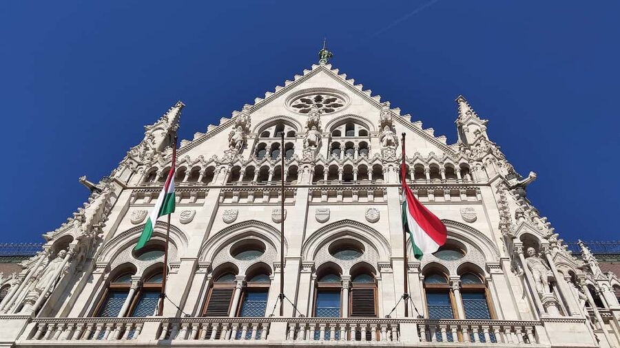 Budapest: Guided City Walking Tour in Buda and Pest - Included digital extras: the Insider Restaurantguide and Budapest Sparfuchs
