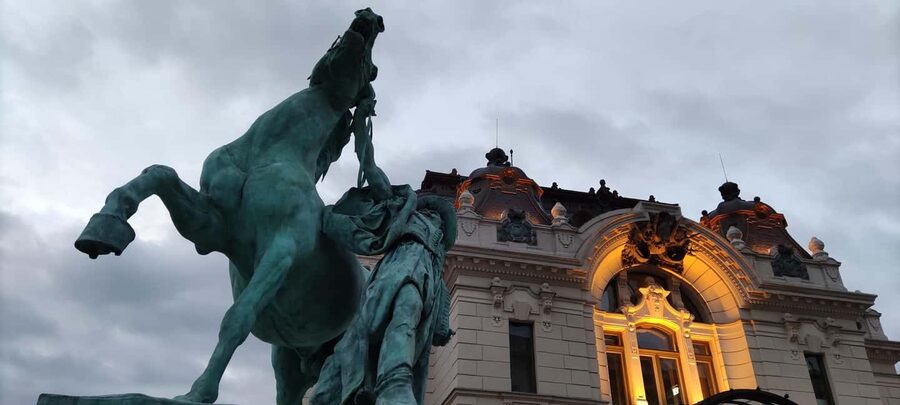 Budapest: Guided City Walking Tour in Buda and Pest - How the 3-hour pace works, plus what to bring