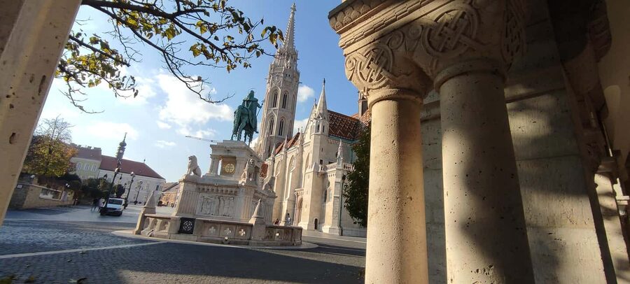 Budapest: Guided City Walking Tour in Buda and Pest - Pest city centre walk: palaces, Art Nouveau details, and Freedom Square