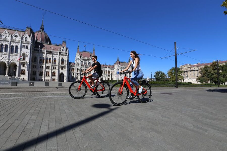 Budapest: Guided Downtown Electric Bike Tour - Castle Hill climb: the e-bike moment everyone talks about
