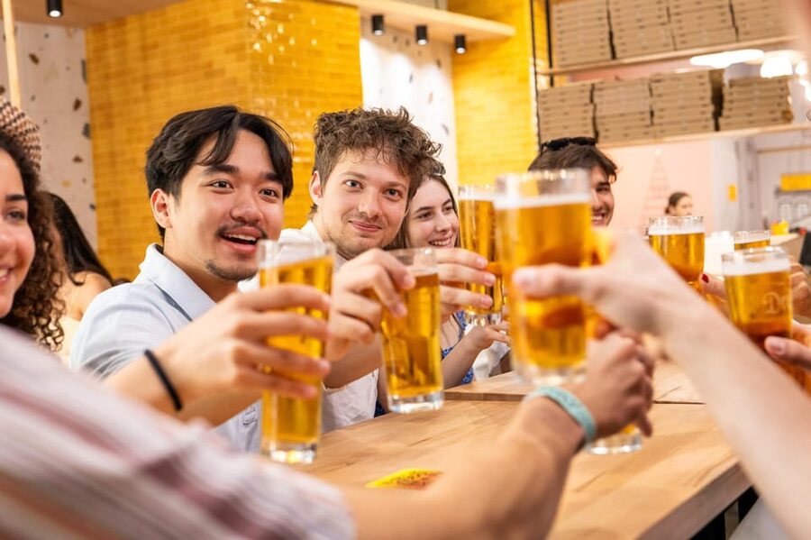 Budapest: Guided Food Tour with Wine, Beer, and Shots - District 7 Starts at Kazinczy Street Synagogue