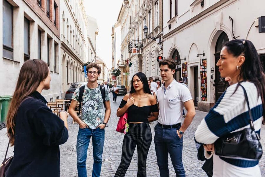 Budapest: Guided Foodie Walking Tour with Food and Drinks - Who this tour fits best