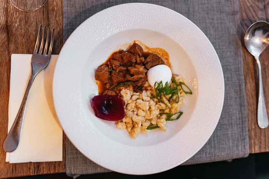 Budapest: Guided Foodie Walking Tour with Food and Drinks - Why District 7 is the right place for a food story